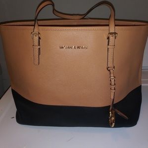 Micheal Kors Purse
